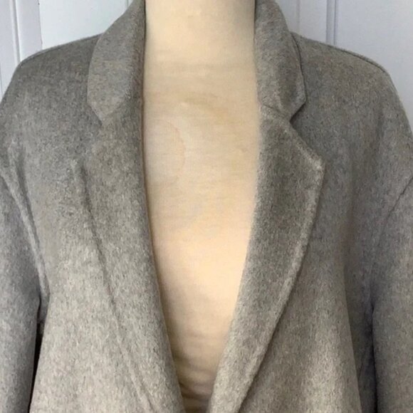 J Crew Collection 100% Cashmere Coat in light gray. Size 8 - Picture 3 of 6